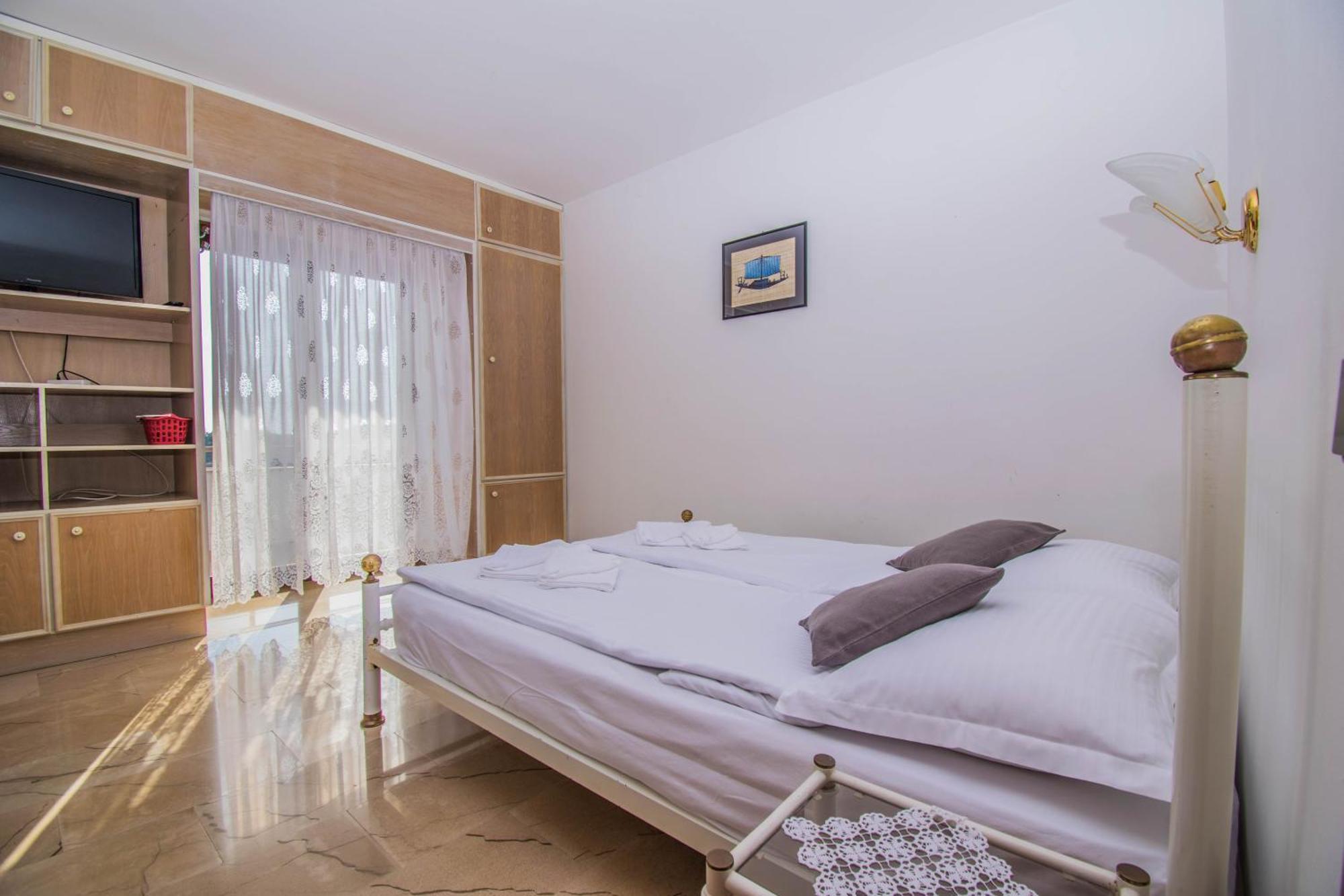 Apartments Grand & Plav In Krk Krk Town Exterior foto